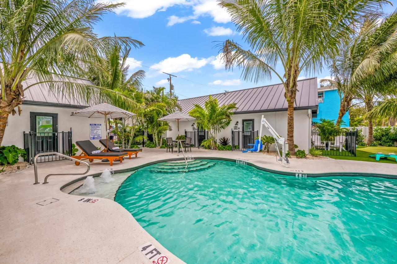 בראדנטון ביץ' The Retreat At Anna Maria Island Inn מראה חיצוני תמונה