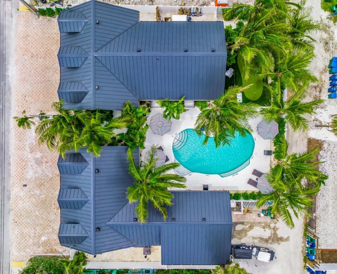 בראדנטון ביץ' The Retreat At Anna Maria Island Inn מראה חיצוני תמונה